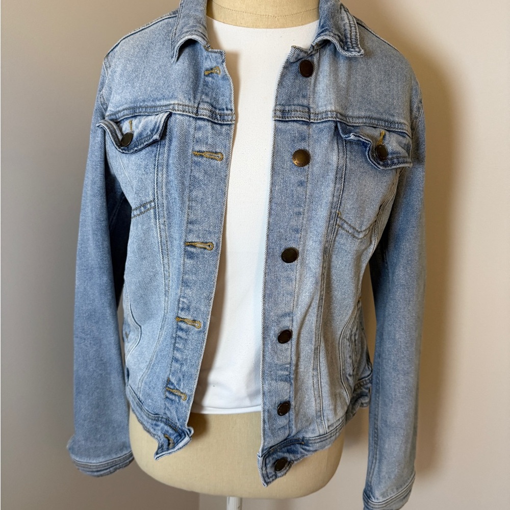 Universal Thread Light Wash Denim Jacket Sz Small Freeborn Jacket